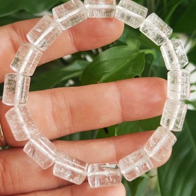 Vòng tay đá thạch anh trắng trong khúc mới đẹp size hạt 8mm x dài 11mm Chất liệu đá thạch anh trắng tự nhiên Rất hợp nữ mệnh kim mệnh Thủy các anh nam thích đeo vòng tay hạt size nhỏ thì đây ạ