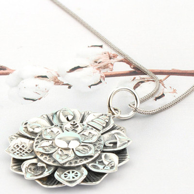 Charm bạc hoa sen có họa tiết treo - Ngọc Quý Gemstones