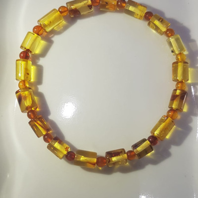 Vòng tay đá Hổ Phách Lu Kiểu SỊN tự nhiên Rẻ Đẹp Màu Vàng Anh Đậm nhạt 6mm  Nữ người lớn và bé nhỏ đeo rất xinh đẹp sang tốt sức khỏe không đá nào sánh kịp  Đá hổ phách không chỉ quý Chuẩn tốt hợp mệnh Thổ, mệnh Kim, mệnh Thủy may mắn tài lộc ạ