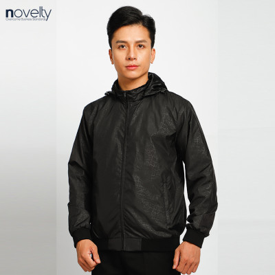 Áo jacket nam in chìm nón rời Novelty màu đen 2203242