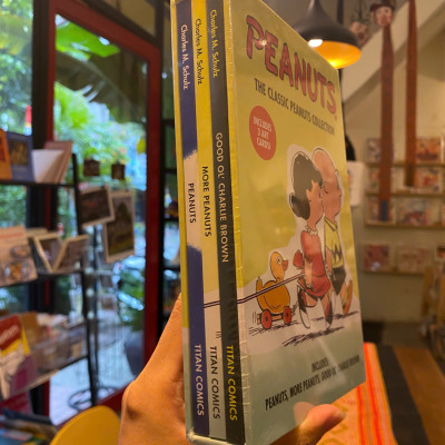 Sách - Peanuts Boxed Set: The Classic Peanuts Collection by Charles Schulz / Children English Books