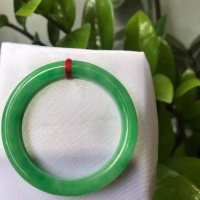 Vòng Tay Phong Thủy Đá Cẩm Thạch Lý B size 48mm x dầy 7,5mm Màu Xanh Lá nhẹ đều vòng đẹp Nữ nữ 35kg - 49kg đeo ạ