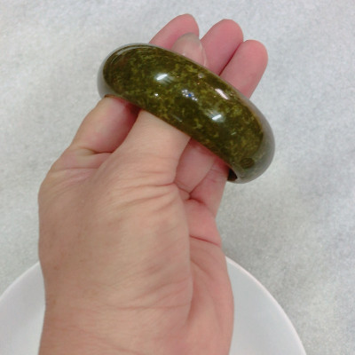 Vòng tay đá cẩm thạch ngọc tự nhiên xanh rêu 100%cho người mệnh Hỏa và Mộc