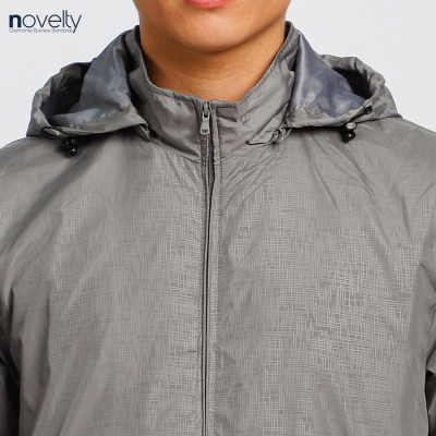 Áo jacket nam in chìm nón rời Novelty xám nhạt 2203192