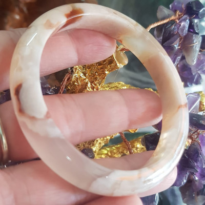 Vòng đeo tay Nữ Bản Hẹ Đá Mã Não Hoa Rau Câu Vòng tay Ni 53mm x Cao 10mm x dầy 7mm bóng đẹp Nữ 50kg - 53kg  đeo xinh màu hoa nhẹ nhàng rất xinh xắn ạ