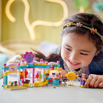 Đồ Chơi Lắp Ráp Cửa Hàng Kẹo Ngọt Thành Phố Heartlake LEGO FRIENDS 42649 (376 Chi Tiết)