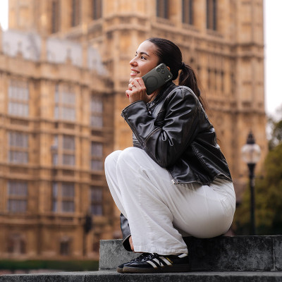 Ốp Lưng Cho iPhone 17/ 17 Air/ 17 Pro/ 17 Pro Max UNIQ AIRSUIT Mỏng Nhẹ Nút Cảm Ứng Camera Hỗ Trợ MagClick Ốp Che Cụm Cam Hàng Chính Hãng