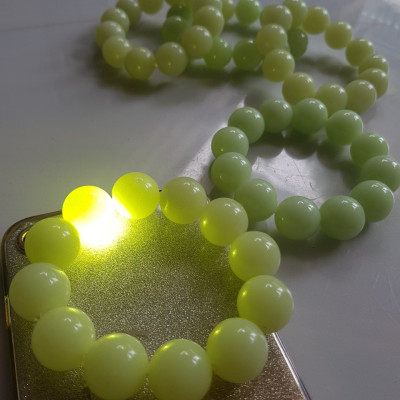 Vòng Nam Dạ Quang tự nhiên mới size to quá đẹp 18mm Các Anh đeo tay lên đẹp sang lắm nhe sẽ ánh lên khi có đèn chiếu vào ạ