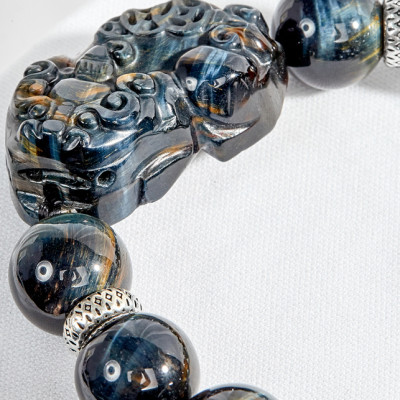 Vòng tay đá mắt hổ phối tỳ hưu Ngọc Quý Gemstone