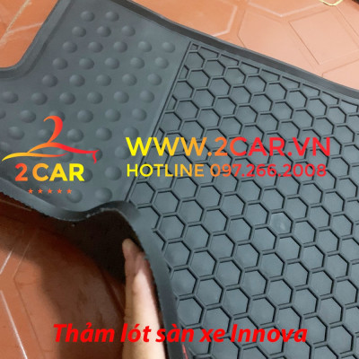 Thảm lót sàn xe Toyota Innova 2016 - 2022 cao su đúc dày theo xe