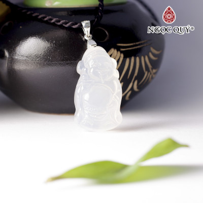 Mặt dây chuyền thần tài đá mã não trắng 33mm mệnh thủy, kim - Ngọc Quý Gemstones