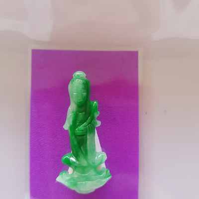 Mặt dây chuyền Nữ Phật Quan Âm Mới Sịn Đứng Đài Sen Đá cẩm thạch tự nhiên đẹp Size Cao 37mm x ngang 16mm x dầy 4mm Màu Xanh Lý đậm lam trắng đài sen nữ Bọc Vàng đeo đẹp ạ