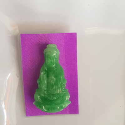 Mặt dây chuyền Nữ Phật Quan Âm Ngồi đẹp đá ngọc cẩm thạch tự nhiên đẹp Size vừa nhỏ Cao 40mm x N20mm x S6mm Màu xanh lý đều bóng đẹp các Chị về bọc vàng đeo đẹp ạ