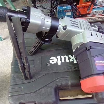 Máy đục chuyên bê tông 17 ly Makute DH35 (1900W, 35MM, SIÊU KHỎE, BỀN, ROTOR 100% DÂY ĐỒNG)- HÀNG CHÍNH HÃNG