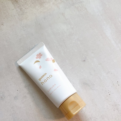 Kem Dưỡng Da Tay Hương Hoa Anh Đào Yuskin Hana Sakura (Tuýp 50 G)