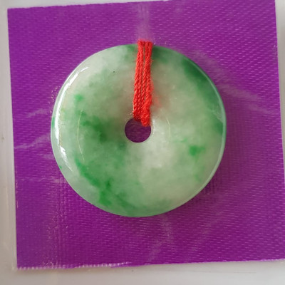 Mặt dây chuyền Đồng Điếu Đồng Tiền Mới AA Đẹp Đá Ngọc cẩm thạch tự nhiênMàu xanh lý trắng đậu bóng đẹp Size 28mm x dầy 5mmNữ bọc vàng đeo tốt may mắn đẹp sang ạ