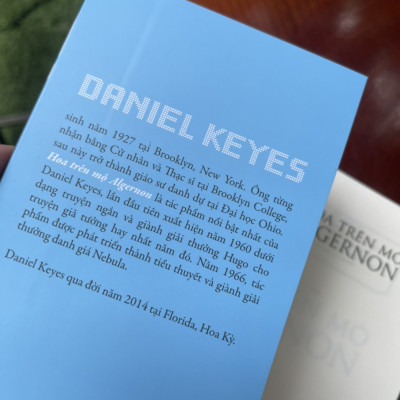 [giải NEBULA AWARD] HOA TRÊN MỘ ALGERNON - Daniel Keyes - Nhã Nam (tái bản 2022) (bìa mềm)