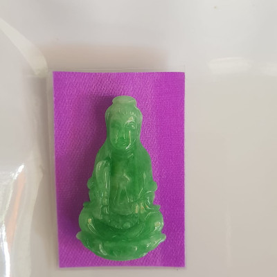 Mặt dây chuyền Nữ Phật Quan Âm Ngồi đẹp đá ngọc cẩm thạch tự nhiên đẹp Size vừa nhỏ Cao 40mm x N20mm x S6mm Màu xanh lý đều bóng đẹp các Chị về bọc vàng đeo đẹp ạ