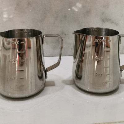 ✅ BỘ 2 CA ĐÁNH SỮA INOX 304 - CÓ QUAI CẦM & VẠCH CHIA ĐỊNH LƯỢNG (350ML) ✅