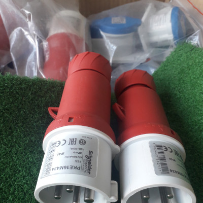 Phích cắm công nghiệp PKE16M434 Schneider
