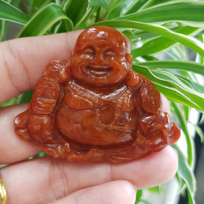 Mặt dây chuyền Nam Phật Di Lặc cười tươi ngồi cầm tiền như ý đá cẩm thạch tự nhiên đỏ huyết đậm sịn đẹp size Ngang 56mm cao 47mm dầy 8mm chuẩn hợp các anh mạng hỏa mạng thổ về bọc vàng lên đeo đẹp sang đỏ may mắn tài lộc cả năm ạ