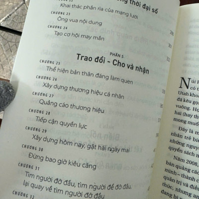 (Tái bản 2024) ĐỪNG BAO GIỜ ĐI ĂN MỘT MÌNH – Keith Ferrazzi, Tahl Raz - Trần Thị Ngân Tuyến dịch – NXB Trẻ