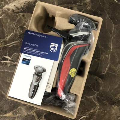 Máy cạo râu khô và ướt 2 trong 1 series 5000 cao cấp Philips S5390/12, điện áp sạc AC100 V-240V 50/60 Hz, tích hợp sạc nhanh, đầu tỉa mai tiện lợi - Hàng chính hãng