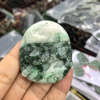 Mặt dây chuyền Kỳ Lân phong thủy đá ngọc phỉ thúy