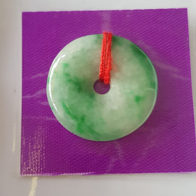 Mặt dây chuyền Đồng Điếu Đồng Tiền Mới AA Đẹp Đá Ngọc cẩm thạch tự nhiênMàu xanh lý trắng đậu bóng đẹp Size 28mm x dầy 5mmNữ bọc vàng đeo tốt may mắn đẹp sang ạ