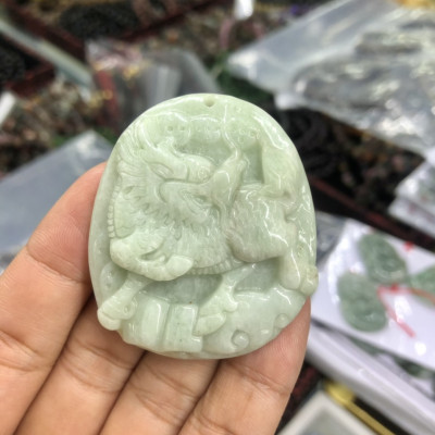 Mặt dây chuyền Kỳ Lân phong thủy đá ngọc phỉ thúy