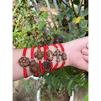 Vòng Chỉ đỏ Trầm hương may mắn