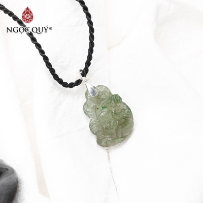 Mặt dây chuyền nữ hoàng hồ ly đá thạch anh tóc xanh rêu 27.5x20x8mm mệnh hỏa, mộc - Ngọc Quý Gemstones
