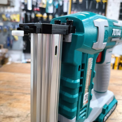 SÚNG BẮN ĐINH THẲNG DÙNG PIN 20V (1 pin 2.0AH +sạc )TOTAL TCBNLI3508 - HÀNG CHÍNH HÃNG