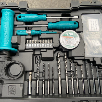 BỘ ĐỒ NGHỀ CÓ MÁY KHOAN BÚA 115 CHI TIẾT TOTAL THKTHP1152C - HÀNG CHÍNH HÃNG