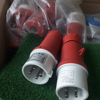 Phích cắm công nghiệp PKE16M434 Schneider