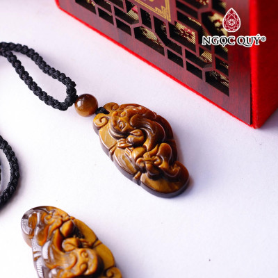 Mặt dây chuyền tỳ hưu đá mắt hổ vàng nâu vàng nâu 42x23x12mm mệnh thổ, kim - Ngọc Quý Gemstones
