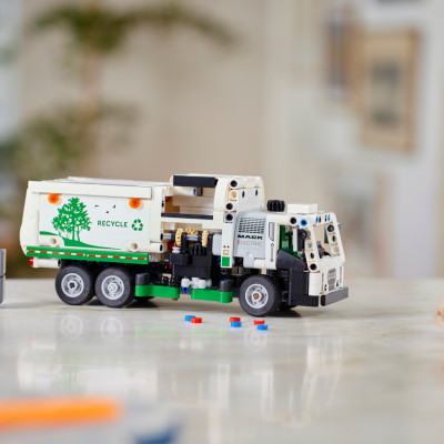 Đồ Chơi Lắp Ráp Xe Tải Rác Điện Mack LR - Mack LR Electric Garbage Truck - Lego Technic 42167 (503 Mảnh Ghép)