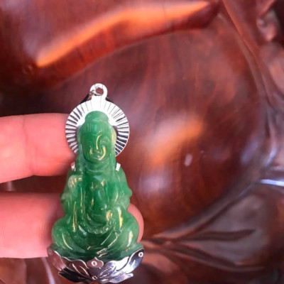 MẶT DÂY CHUYỀN PHẬT QUAN ÂM ĐEO CHUỖI BỌC INOX ĐÁ CẨM THẠCH XANH LÁ ĐỀU TỰ NHIÊN ĐẸP  Size Cao 44mm x Ngang 25mm x Dầy 6mm  NAM NỮ MỆNH MỘC HOẢ THUỶ