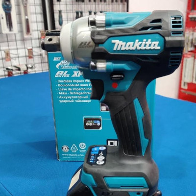 MÁY SIẾT BULONG DÙNG PIN 18V (330 N.M) MAKITA DTW300Z (KHÔNG KÈM PIN VÀ SẠC) - HÀNG CHÍNH HÃNG