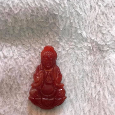 MẶT DÂY CHUYỀN NỮ PHẬT QUAN ÂM ĐÁ CẨM THẠCH ĐỎ ĐẬM ĐẸP  Size Nhỏ Cao 35mm x Ngang 20mm x Dầy 4,5mm  NỮ MỆNH HOẢ THỔ