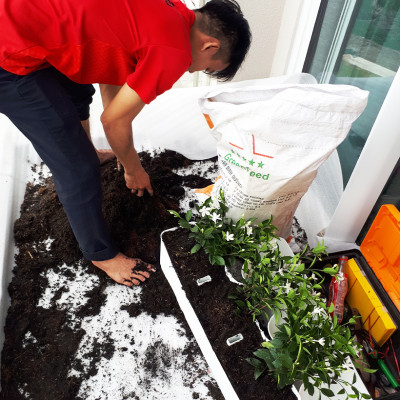 Khung Trồng cây ban công đứng Minigarden Vertical phong cách Châu Âu (1m2 gồm 8 module + 1 khay hứng nước) Kèm hệ thống tưới nhỏ giọt. Với 1 module trồng được 3 hóc cây. Thích hợp cho cả trồng rau sạch đứng