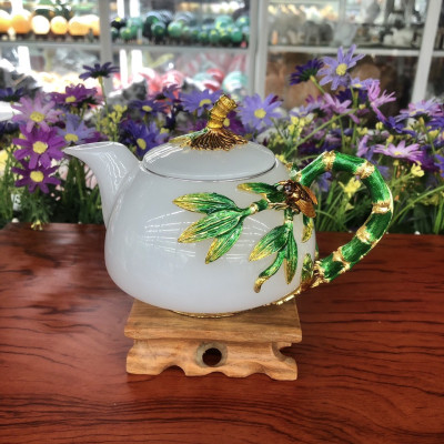 Bộ ấm trà chạm hình cây tre với ly chạm chữ đá bạch ngọc