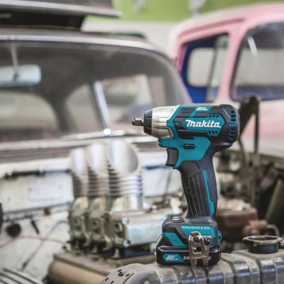 MÁY SIẾT BULONG DÙNG PIN 12V/2.0AH 160 NM MAKITA TW160DSAE (01 SẠC NHANH 02 PIN 12V/ 1.5 AH) - HÀNG CHÍNH HÃNG