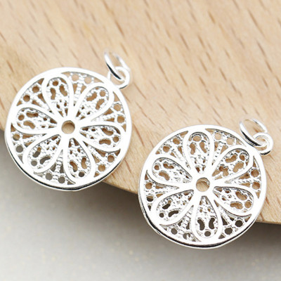 Combo 2 cái charm bạc hình tròn họa tiết bông hoa treo - Ngọc Quý Gemstones