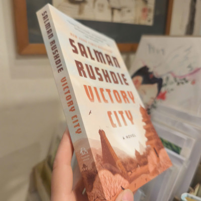 Sách - Victory City by Salman Rushdie - New York Times Bestseller | Fantasy / Historical Fiction