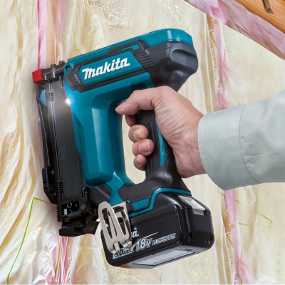 MÁY BẮN ĐINH GHIM DÙNG PIN (18V) (100 CÁI) MAKITA DST421RFE (1 ĐẾ SẠC PIN 02 PIN 18V 3.0AH) - HÀNG CHÍNH HÃNG