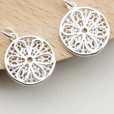 Combo 2 cái charm bạc hình tròn họa tiết bông hoa treo - Ngọc Quý Gemstones