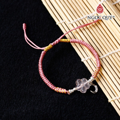Vòng tay thắt dây thạch anh hồng hoa 5 cánh phối charm bạc mặt trăng treo - Ngọc Quý