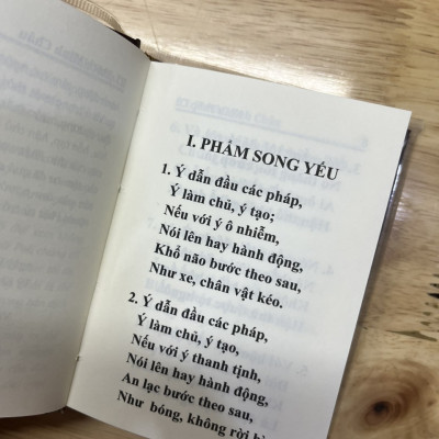 Kinh pháp cú - khổ 8x11cm- tặng kèm bọc sách