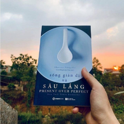 Sống giản dị và sâu lắng (Present Over Perfect) - Tác giả: Shauna Niequist - Bản Quyền